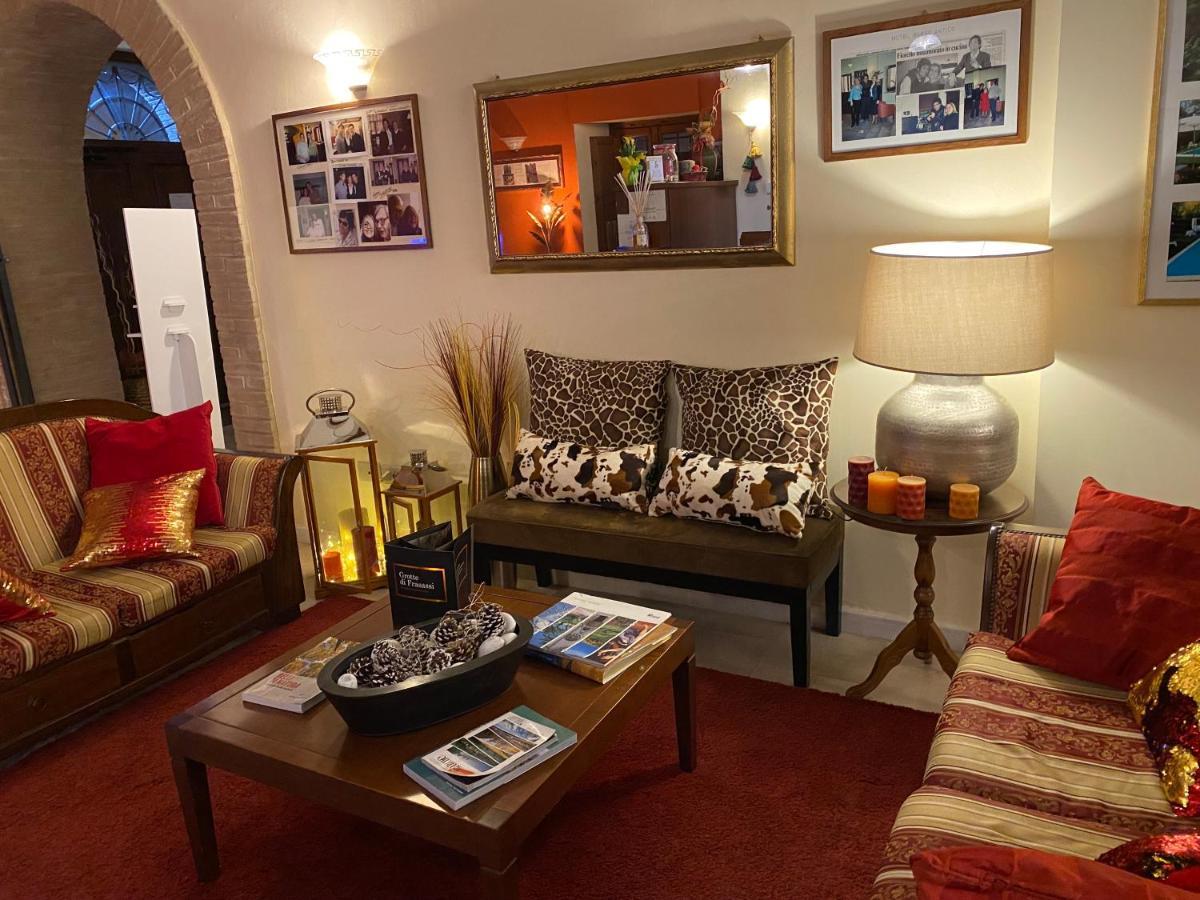 Hotel Borgo Antico Fabriano Buitenkant foto
